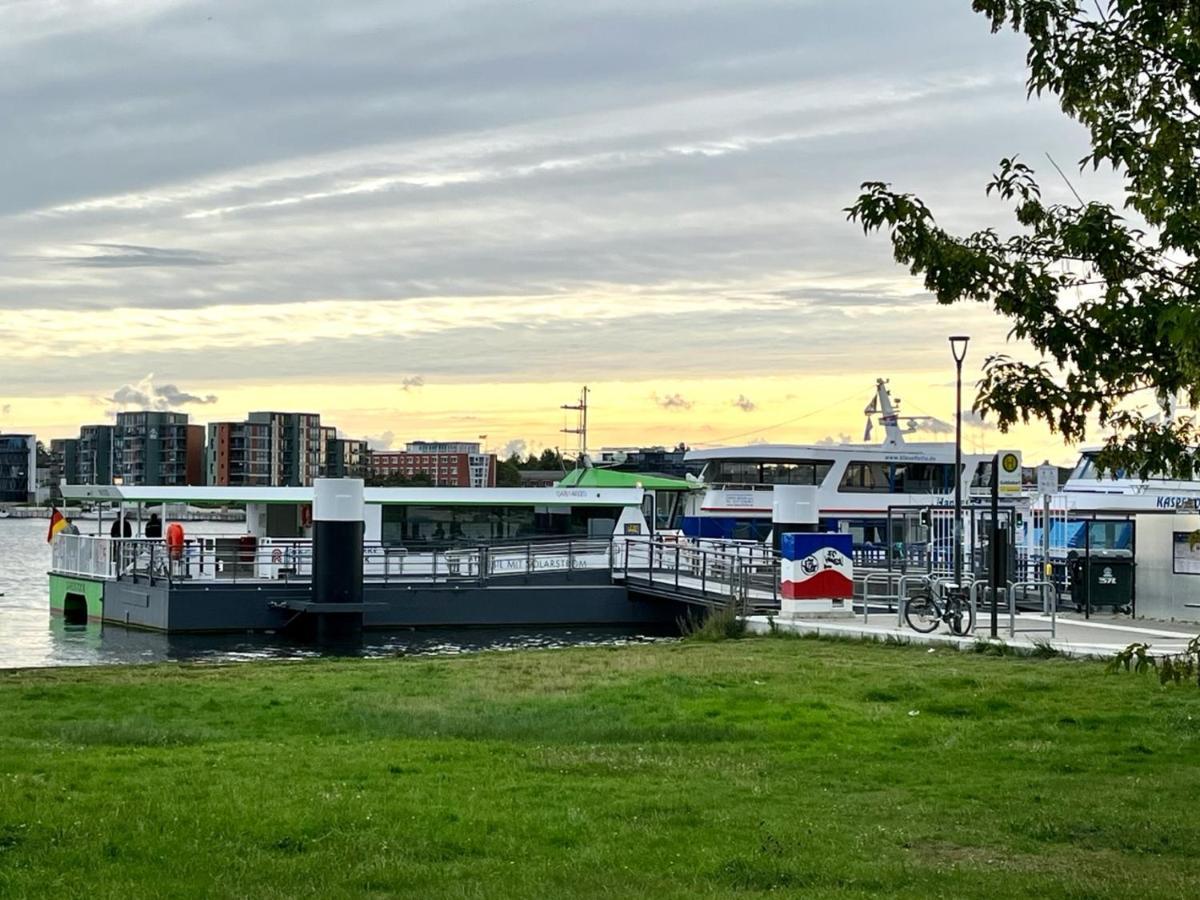 Traumwohnung Mit Stadthafen-Panorama! Zwei Schlafzimmer, Parkplatz Rostock Eksteriør bilde